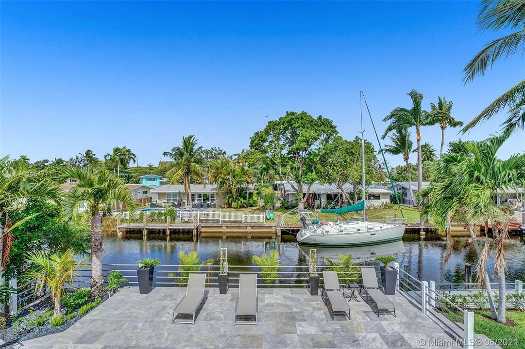 Recently Sold: $1,499,000 (5 beds, 4 baths, 2232 Square Feet)