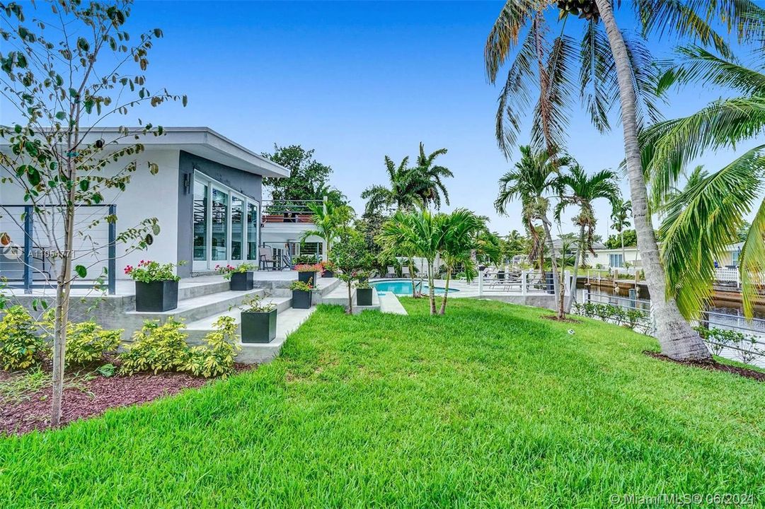 Recently Sold: $1,499,000 (5 beds, 4 baths, 2232 Square Feet)