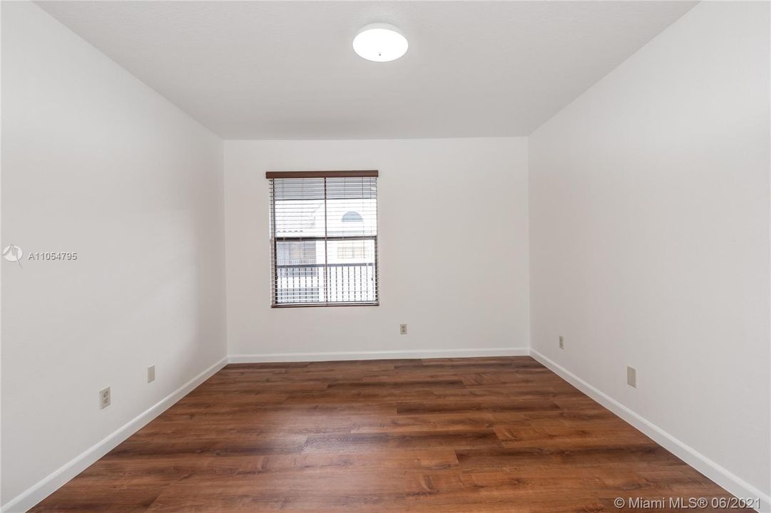 Recently Sold: $182,000 (1 beds, 1 baths, 820 Square Feet)