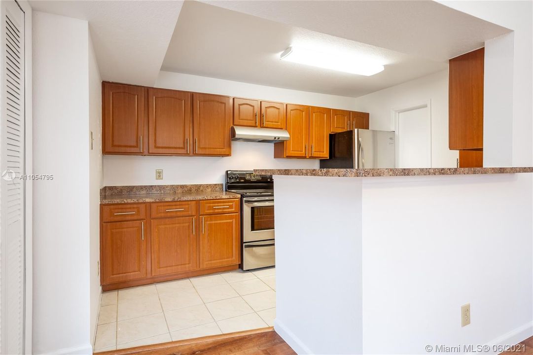 Recently Sold: $182,000 (1 beds, 1 baths, 820 Square Feet)