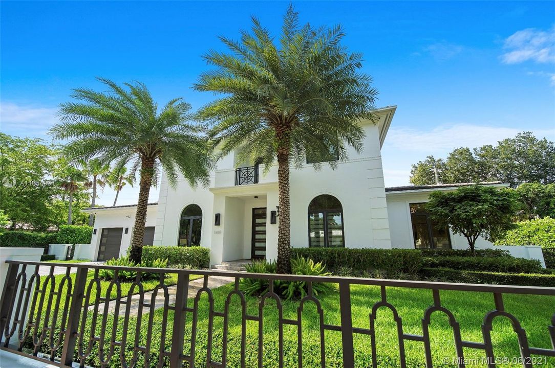 Recently Sold: $3,200,000 (5 beds, 5 baths, 4126 Square Feet)