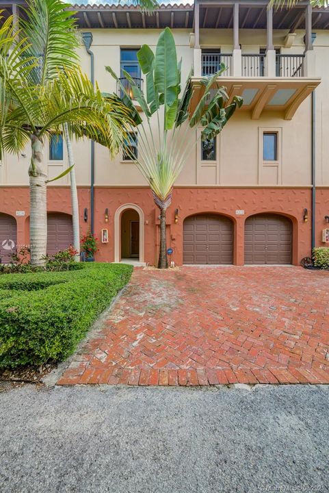 Recently Sold: $1,395,000 (4 beds, 5 baths, 4303 Square Feet)