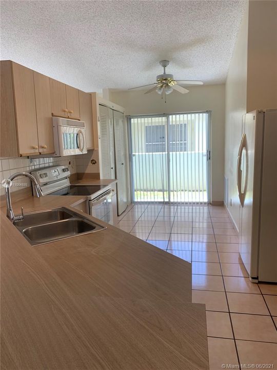 Recently Rented: $2,650 (3 beds, 2 baths, 1640 Square Feet)
