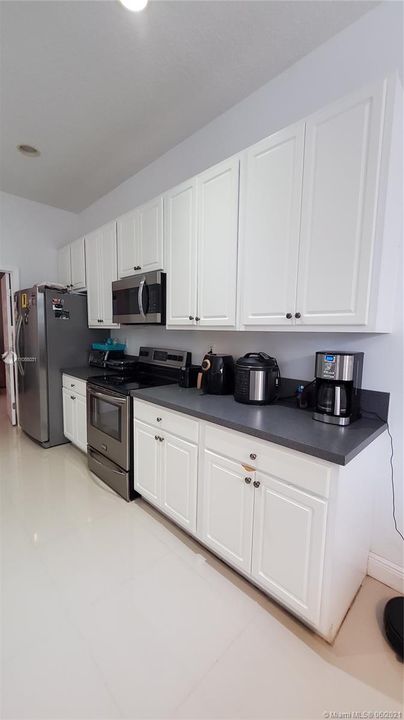 Recently Sold: $530,000 (3 beds, 2 baths, 1888 Square Feet)
