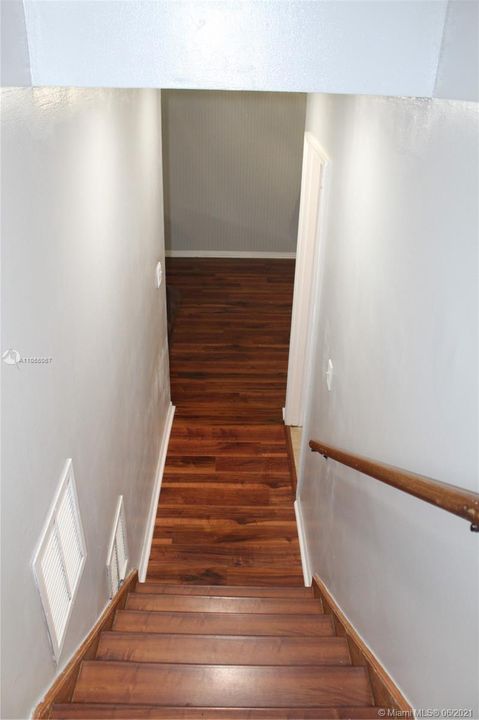 Recently Sold: $345,000 (4 beds, 3 baths, 1704 Square Feet)