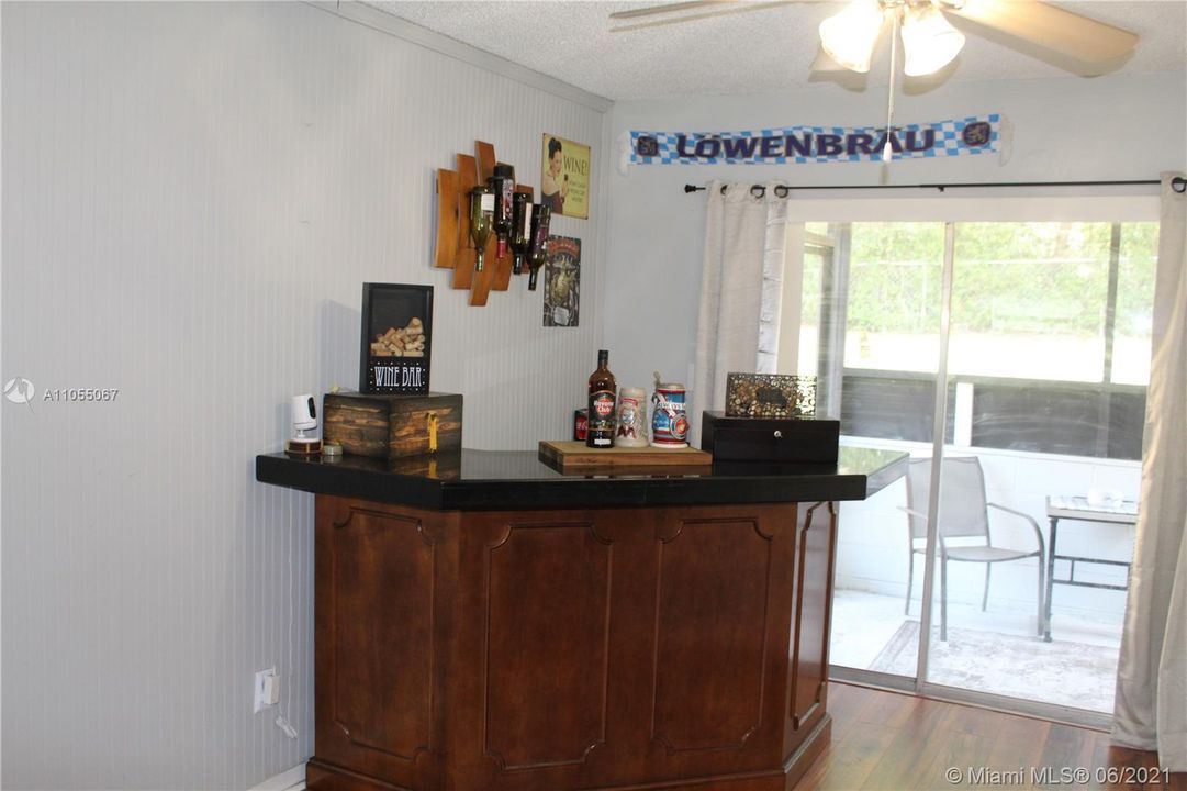 Recently Sold: $345,000 (4 beds, 3 baths, 1704 Square Feet)