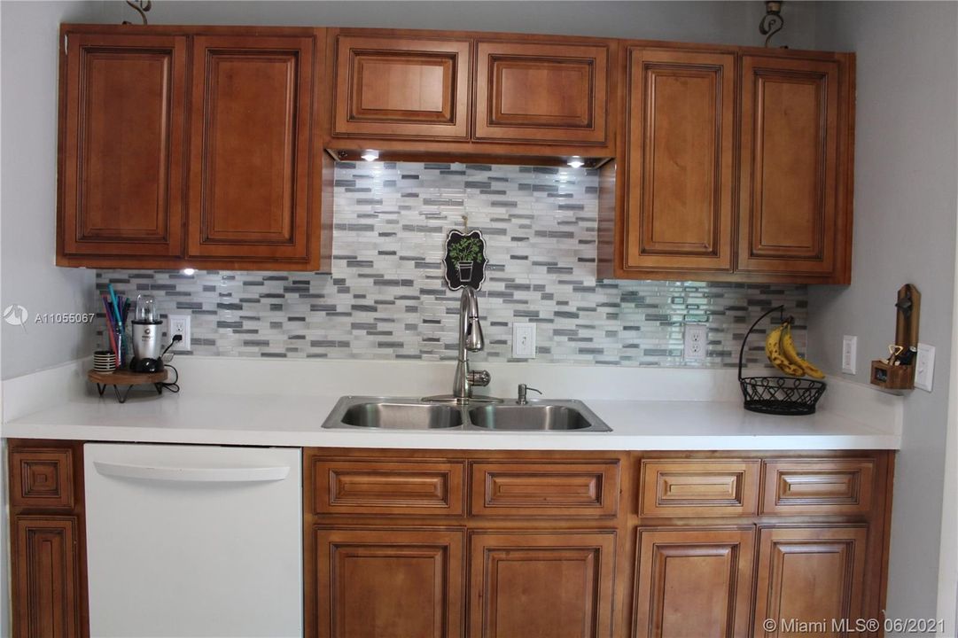 Recently Sold: $345,000 (4 beds, 3 baths, 1704 Square Feet)