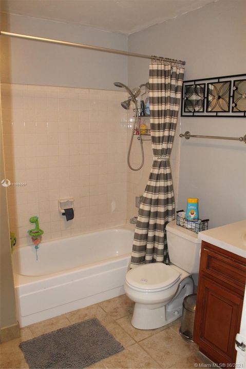 Recently Sold: $345,000 (4 beds, 3 baths, 1704 Square Feet)