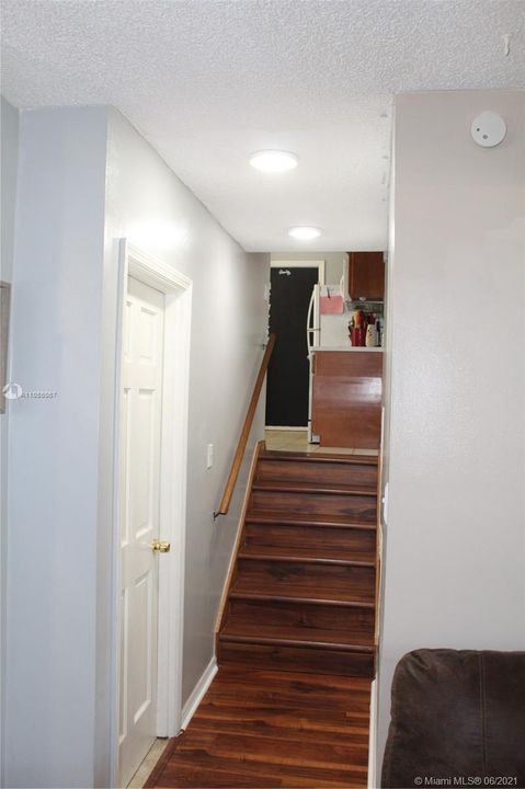 Recently Sold: $345,000 (4 beds, 3 baths, 1704 Square Feet)