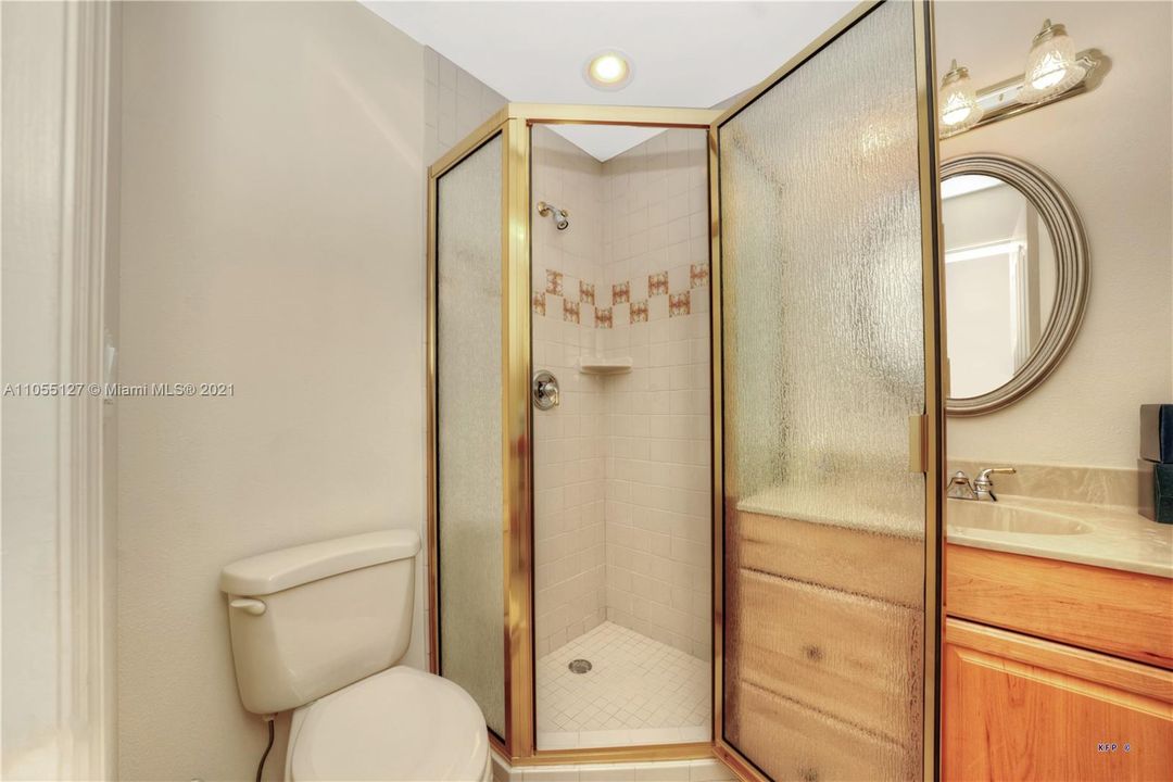 最近售出: $799,000 (6 贝兹, 5 浴室, 3066 平方英尺)