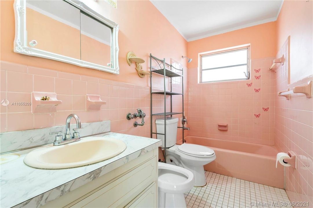 最近售出: $450,000 (3 贝兹, 2 浴室, 1620 平方英尺)