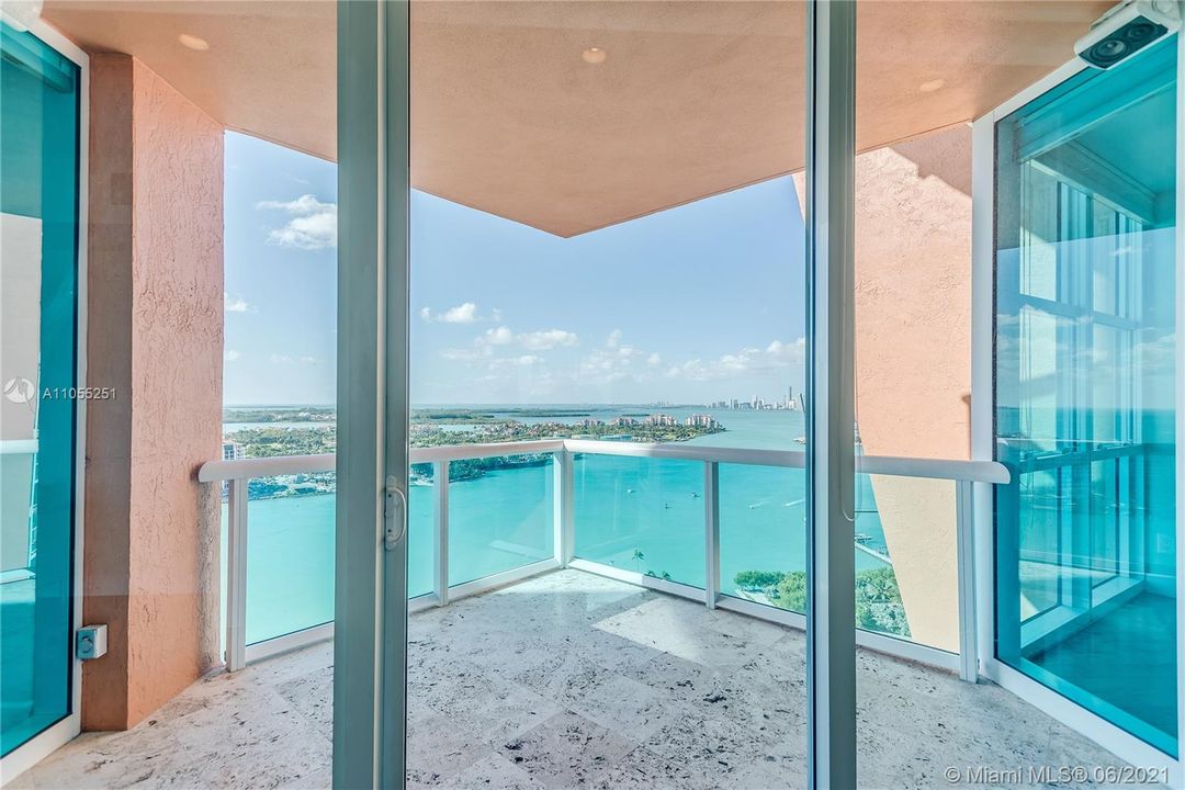Recently Sold: $2,395,000 (2 beds, 2 baths, 2040 Square Feet)