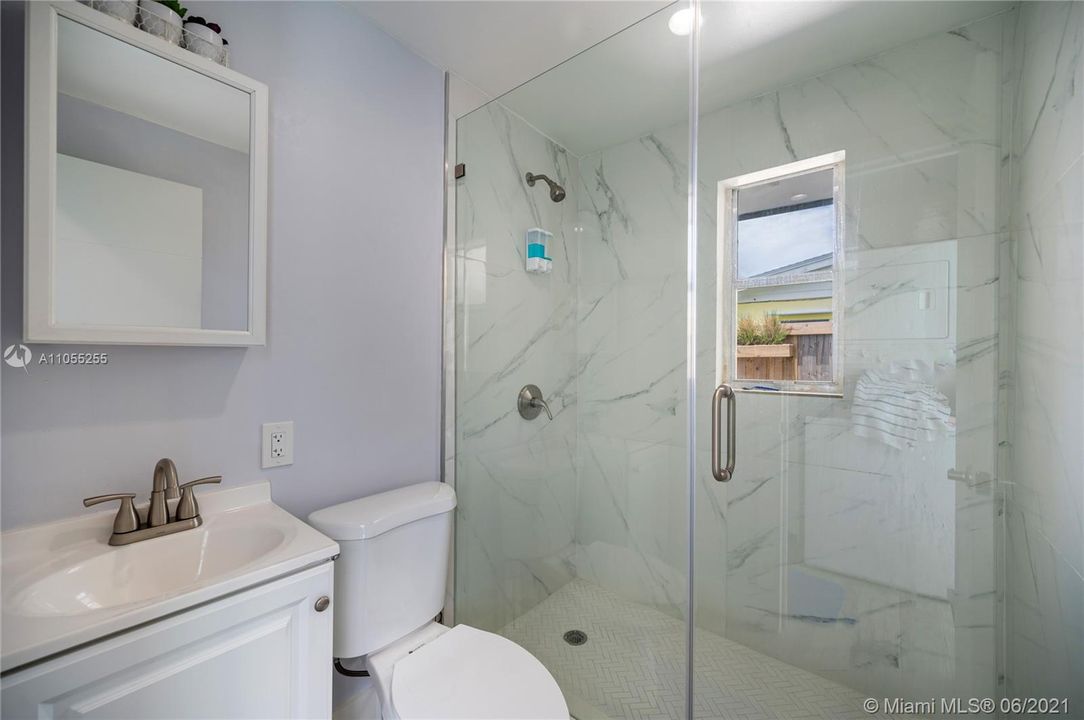 最近售出: $412,500 (2 贝兹, 1 浴室, 1081 平方英尺)