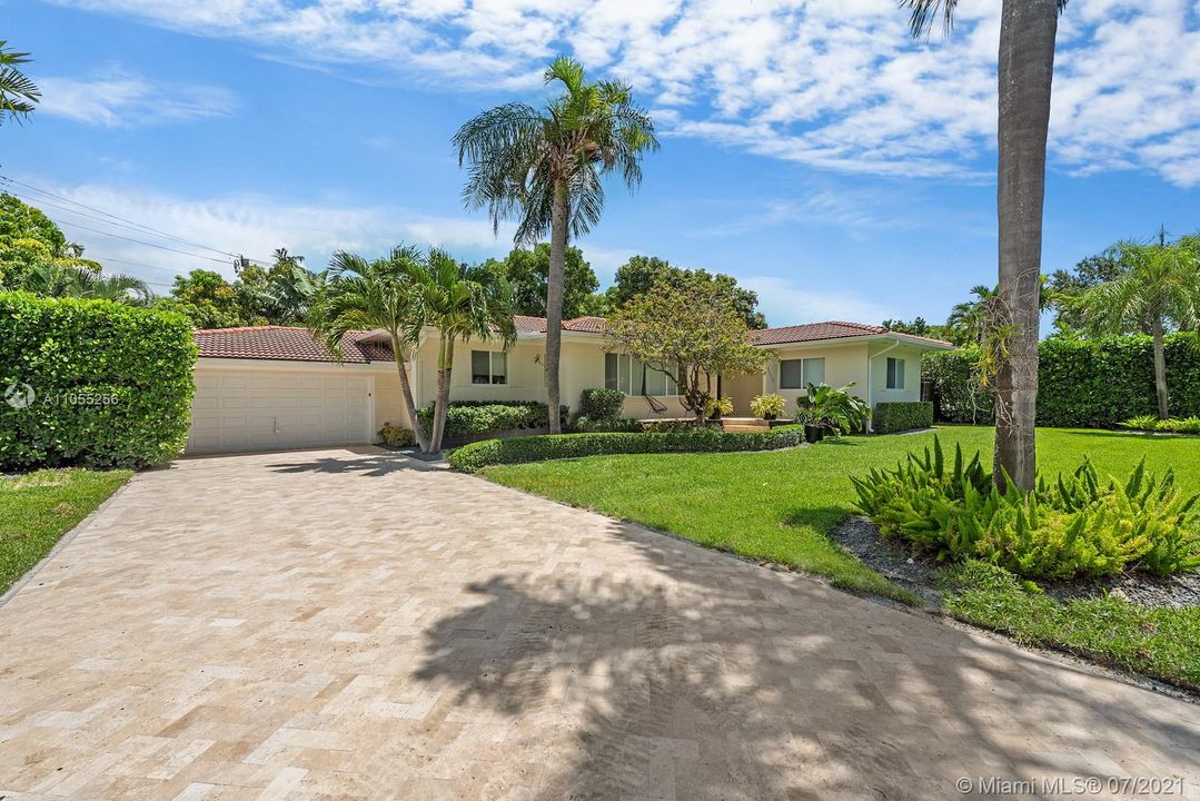 Recently Sold: $1,495,000 (3 beds, 2 baths, 1989 Square Feet)