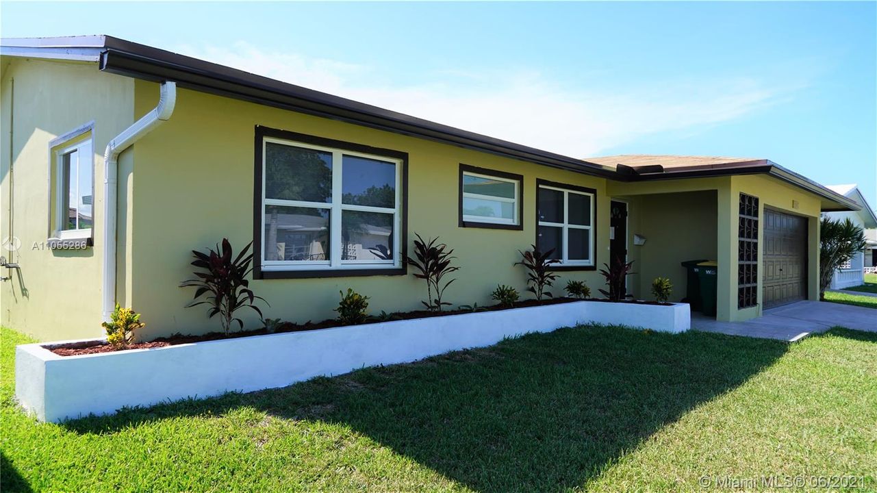 Vendido Recientemente: $297,500 (2 camas, 2 baños, 1037 Pies cuadrados)