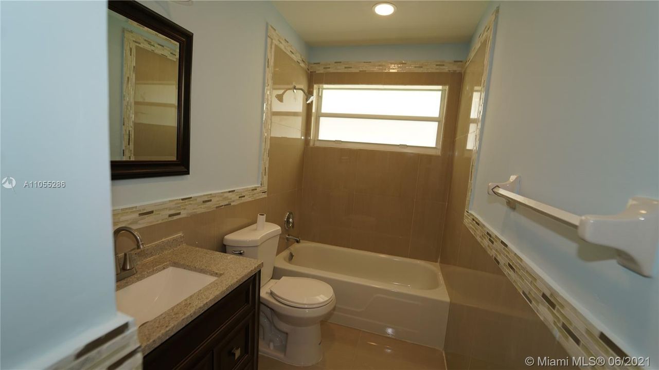 Vendido Recientemente: $297,500 (2 camas, 2 baños, 1037 Pies cuadrados)