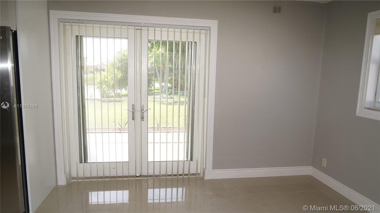 breakfast area/den waterview