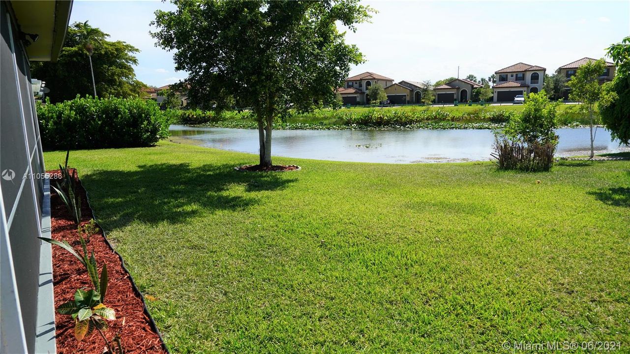 Vendido Recientemente: $297,500 (2 camas, 2 baños, 1037 Pies cuadrados)