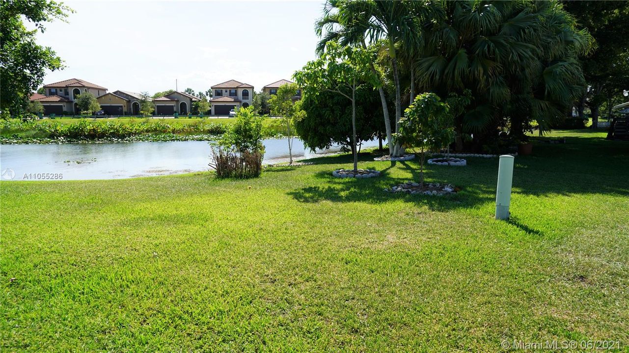 Vendido Recientemente: $297,500 (2 camas, 2 baños, 1037 Pies cuadrados)