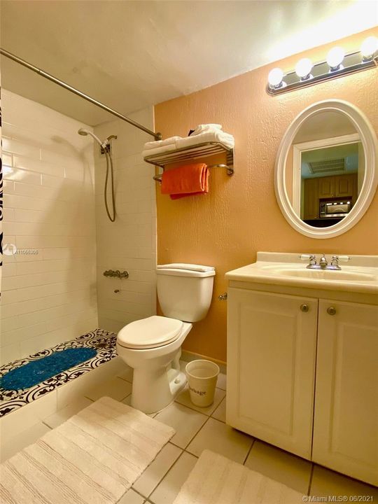 最近售出: $145,000 (0 贝兹, 1 浴室, 360 平方英尺)