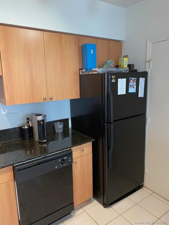 Recently Rented: $2,400 (1 beds, 1 baths, 806 Square Feet)