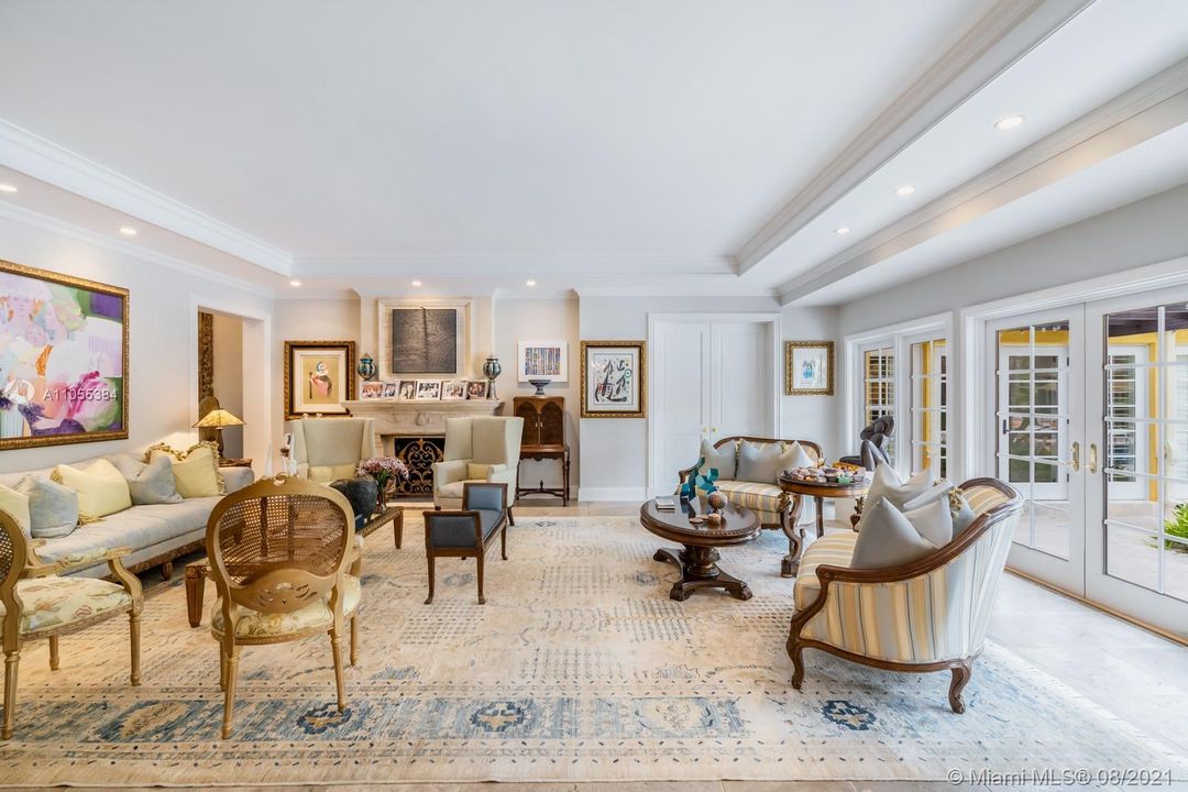 Recently Sold: $7,795,000 (8 beds, 8 baths, 9872 Square Feet)