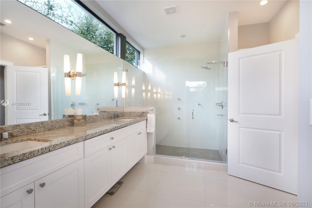 Recently Sold: $1,185,000 (3 beds, 2 baths, 2522 Square Feet)
