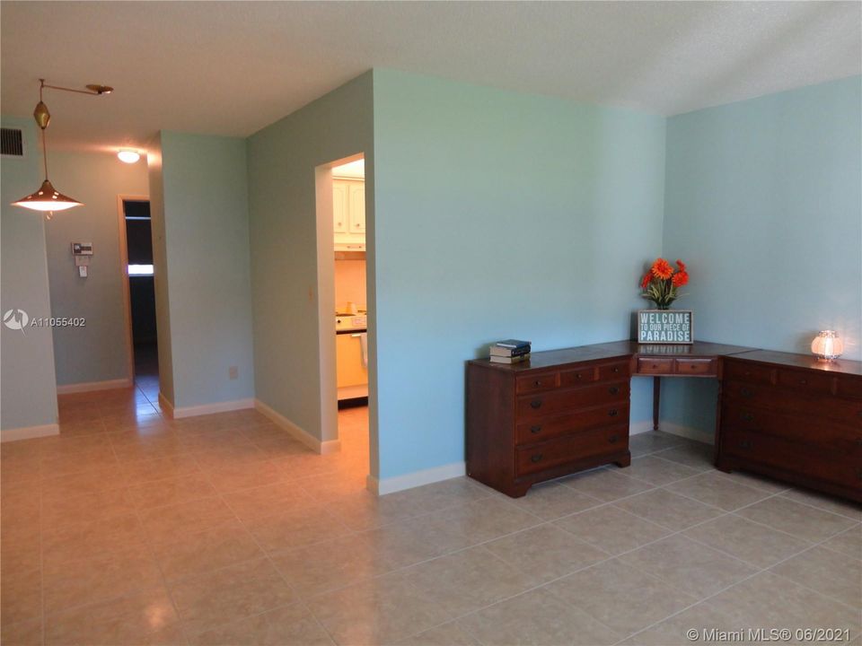 Recently Sold: $129,000 (1 beds, 1 baths, 650 Square Feet)