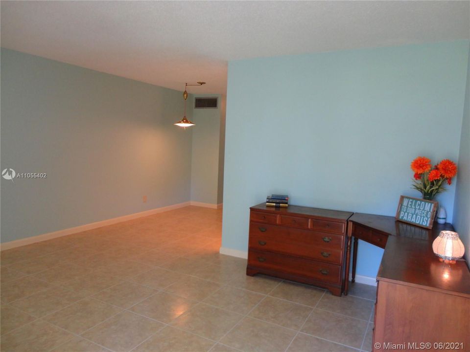 Recently Sold: $129,000 (1 beds, 1 baths, 650 Square Feet)