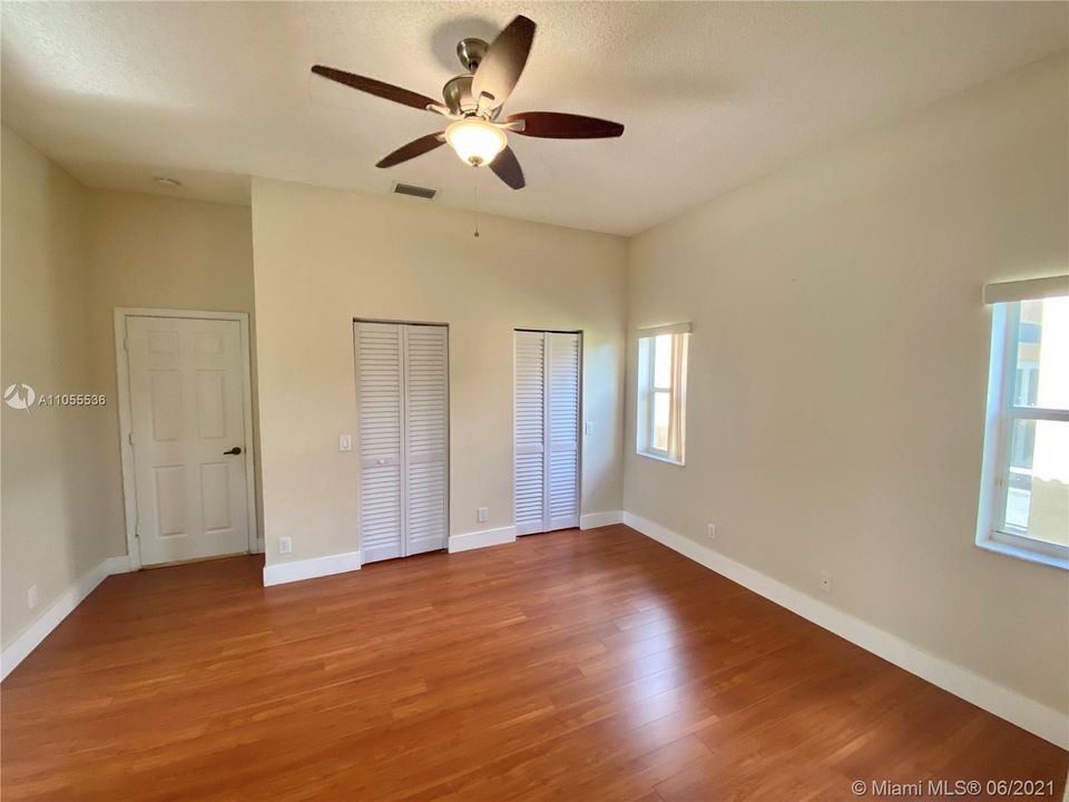 Recently Rented: $3,280 (3 beds, 2 baths, 1791 Square Feet)