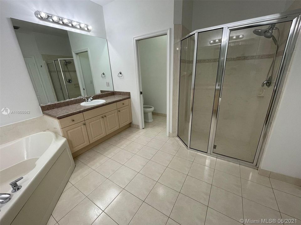 最近租的: $4,299 (4 贝兹, 3 浴室, 2702 平方英尺)