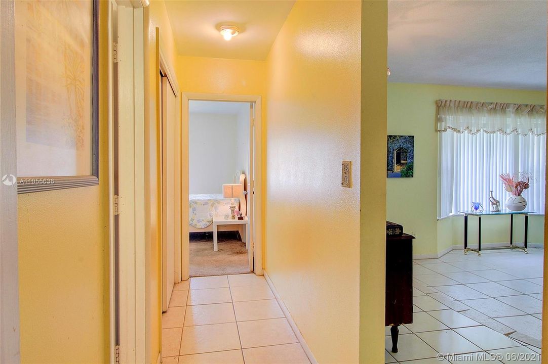 Недавно продано: $364,900 (3 спален, 2 ванн, 2001 Квадратных фут)