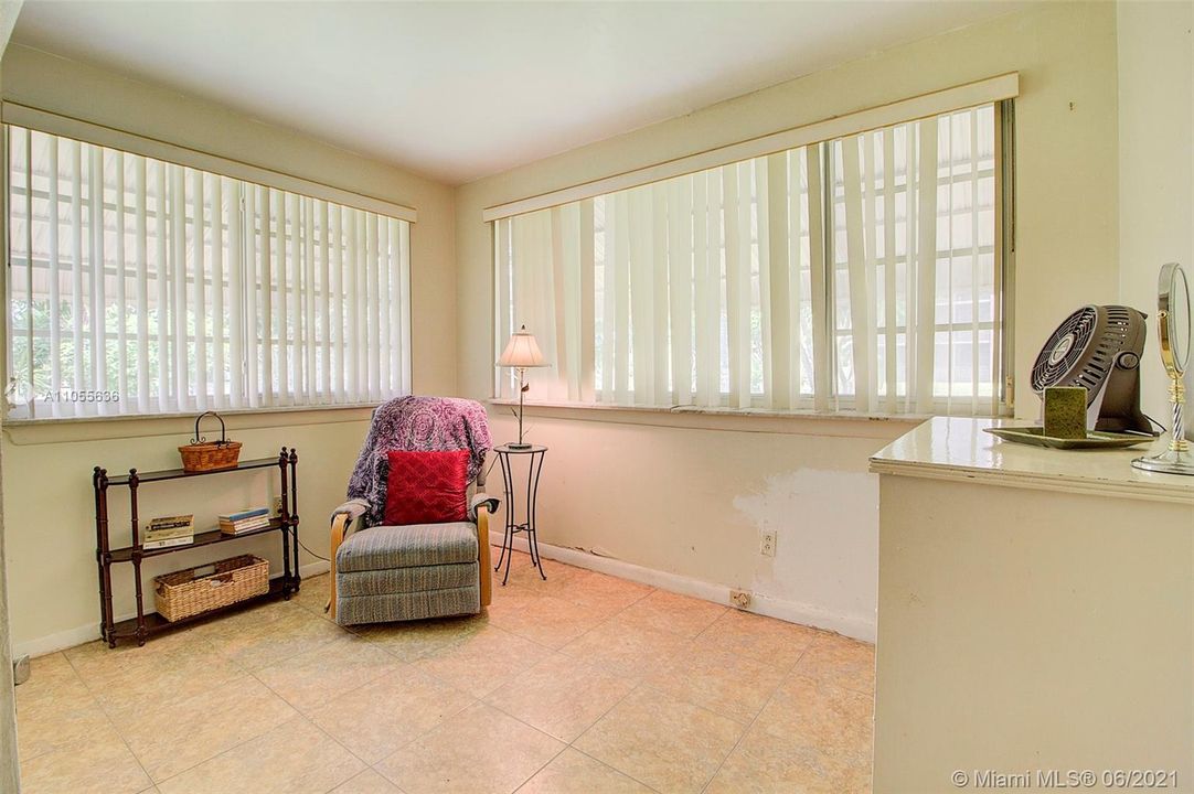 Недавно продано: $364,900 (3 спален, 2 ванн, 2001 Квадратных фут)