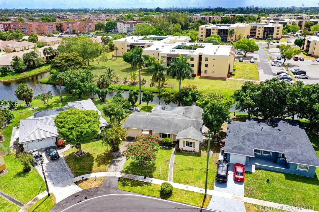 Недавно продано: $364,900 (3 спален, 2 ванн, 2001 Квадратных фут)