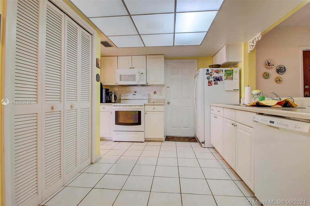 Недавно продано: $364,900 (3 спален, 2 ванн, 2001 Квадратных фут)