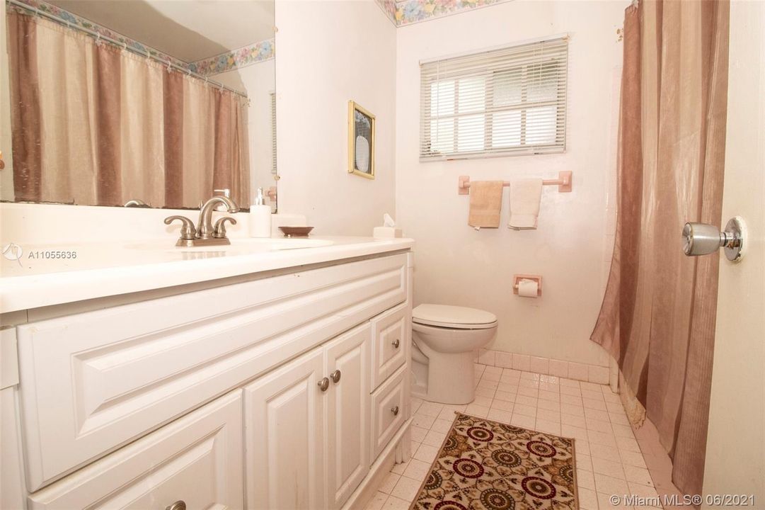 Недавно продано: $364,900 (3 спален, 2 ванн, 2001 Квадратных фут)