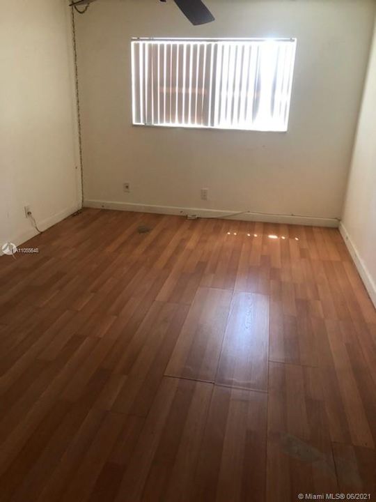 Vendido Recientemente: $62,500 (2 camas, 2 baños, 975 Pies cuadrados)