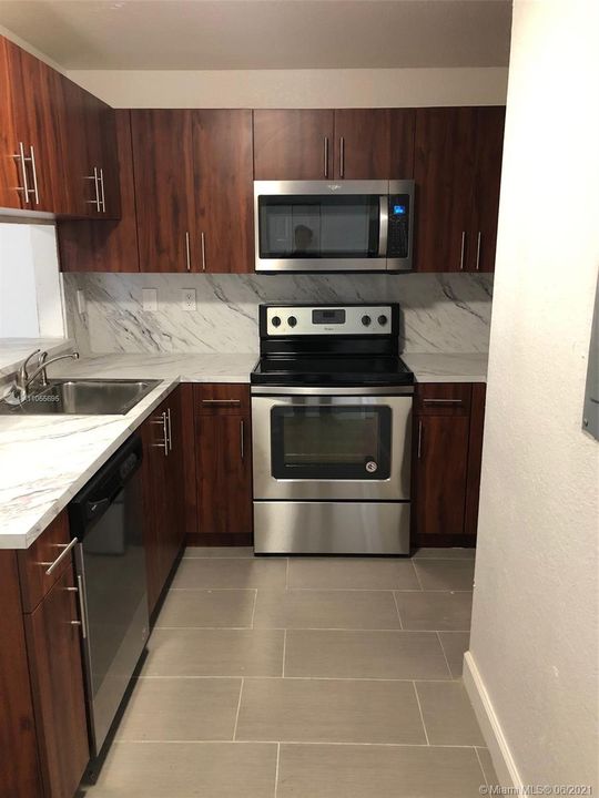 Recientemente alquilado: $1,750 (3 camas, 2 baños, 1253 Pies cuadrados)