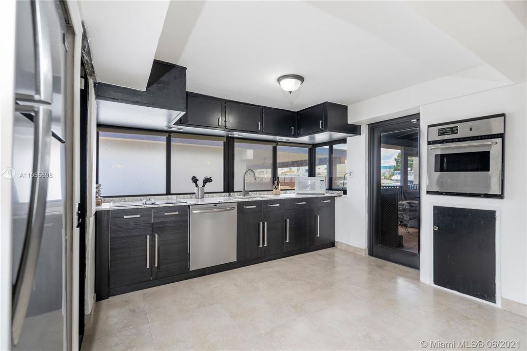 Recently Sold: $1,350,000 (3 beds, 2 baths, 0 Square Feet)
