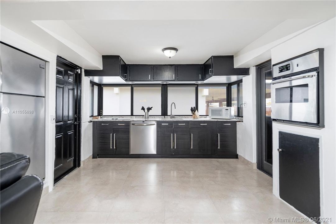 Recently Sold: $1,350,000 (3 beds, 2 baths, 0 Square Feet)
