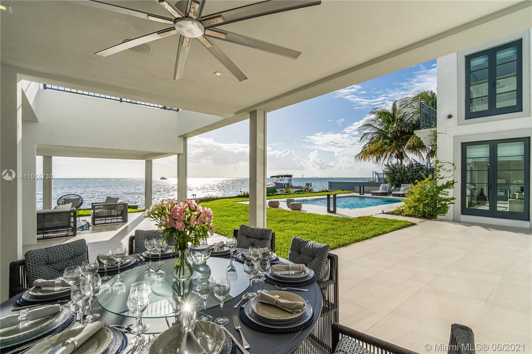 Recently Sold: $14,850,000 (7 beds, 6 baths, 6490 Square Feet)