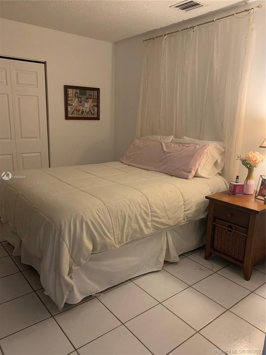 Recently Rented: $1,295 (1 beds, 1 baths, 2130 Square Feet)