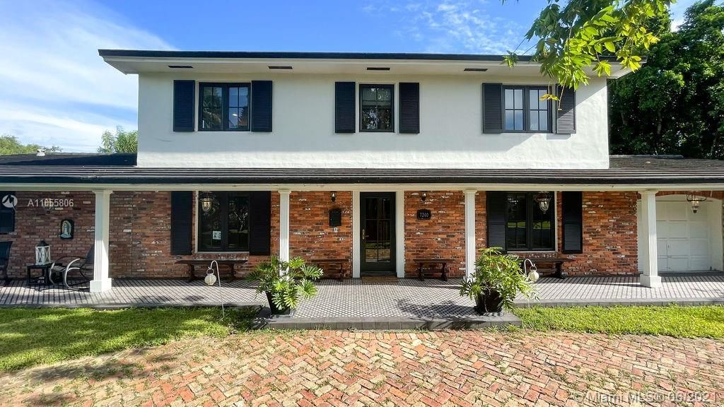 Recently Sold: $1,525,000 (5 beds, 4 baths, 2871 Square Feet)