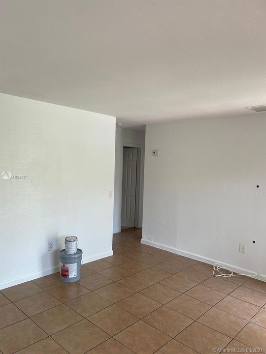 Recently Rented: $2,100 (2 beds, 1 baths, 956 Square Feet)