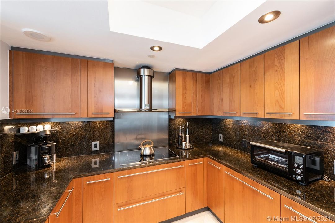 Recently Sold: $1,575,000 (2 beds, 2 baths, 1676 Square Feet)