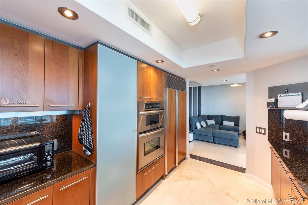 Recently Sold: $1,575,000 (2 beds, 2 baths, 1676 Square Feet)