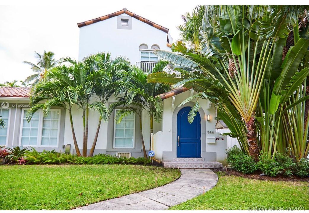 Recently Sold: $2,400,000 (5 beds, 5 baths, 2781 Square Feet)