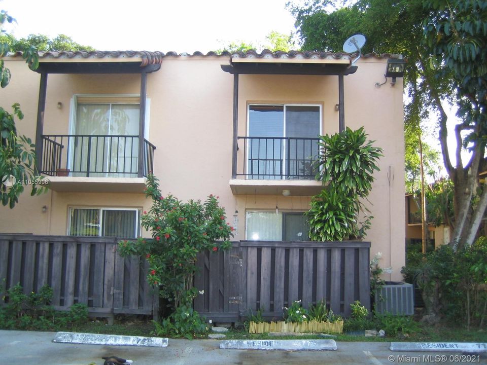 Recently Rented: $1,300 (1 beds, 1 baths, 555 Square Feet)