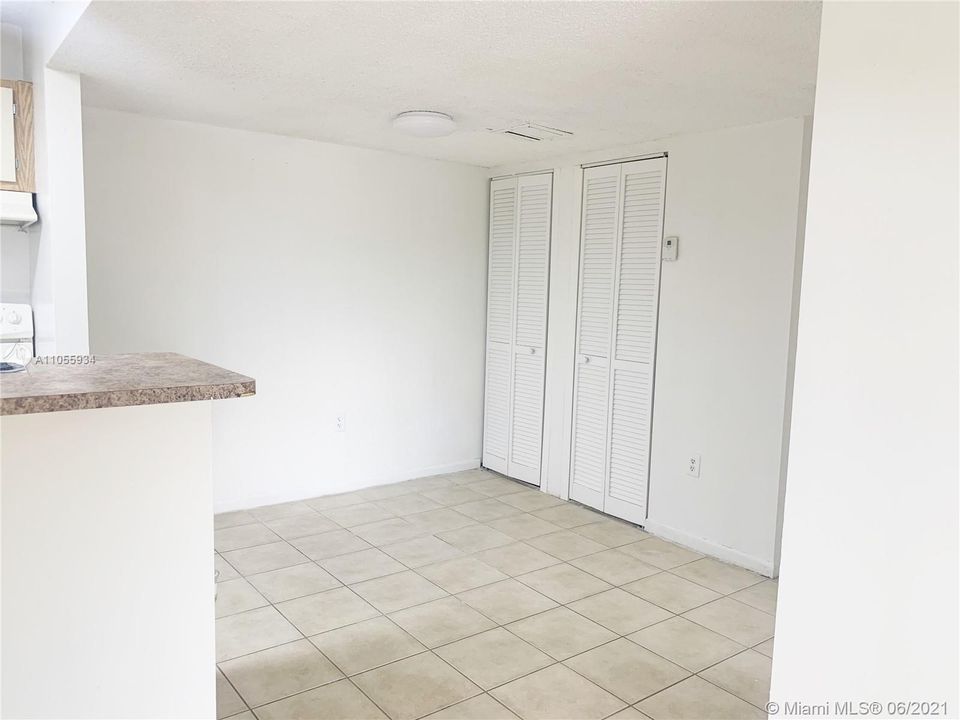 Recently Rented: $1,300 (1 beds, 1 baths, 679 Square Feet)