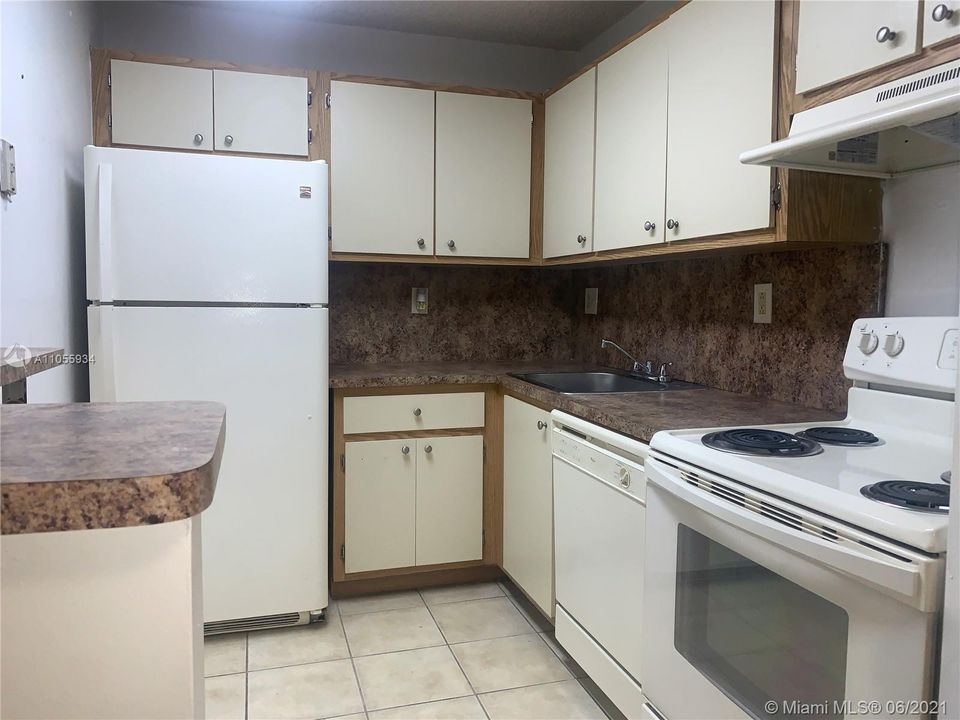 Recently Rented: $1,300 (1 beds, 1 baths, 679 Square Feet)